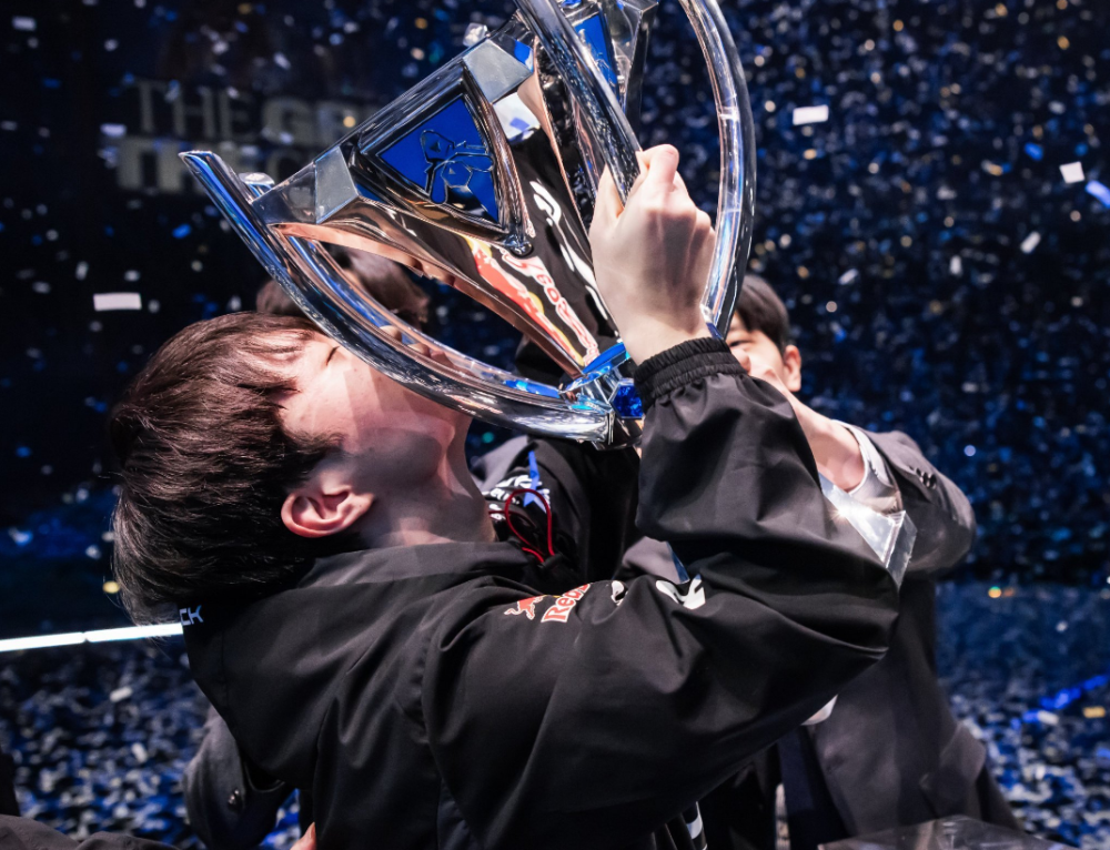 BLG险胜WBG，Faker团战一打五宿命之战四强赛，锁定晋级资格的简单介绍