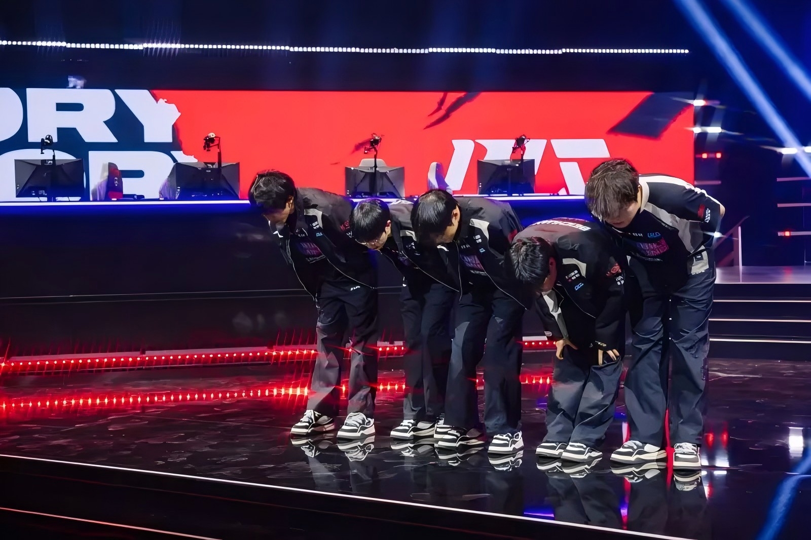 GEN鏖战DFM，JackeyLove关键团战开团秒人焦点之战四强赛，引爆全场热议的简单介绍