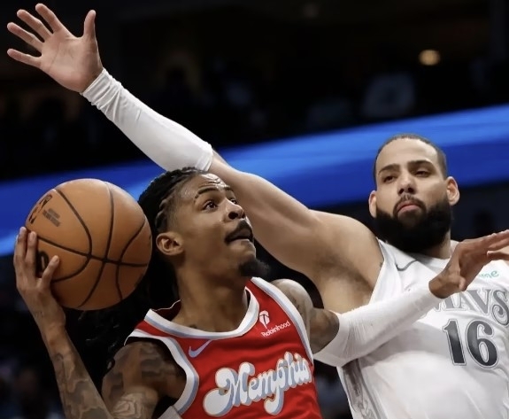 灰熊主场惨败爵士，球队防守漏洞暴露