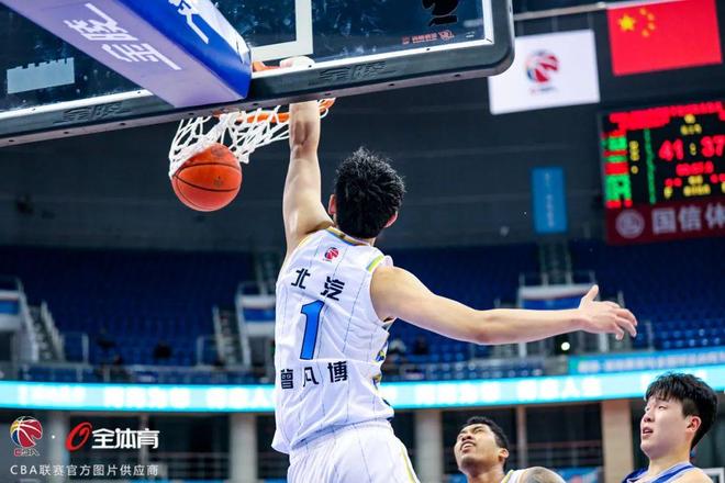 过硬底线防守！遏制对手快攻能力！