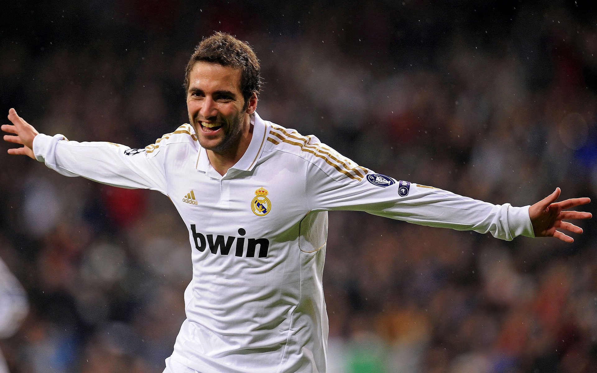 赛道与球场的双重奏，F1新赛季揭幕战与广东血拼开拓者