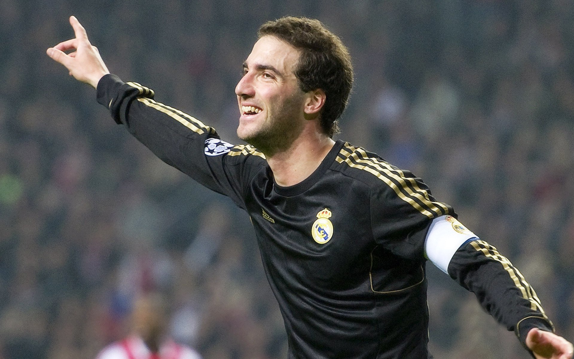 欧冠之夜，曼城单节风暴拉开尤文，门神拉亚惊艳四座定乾坤